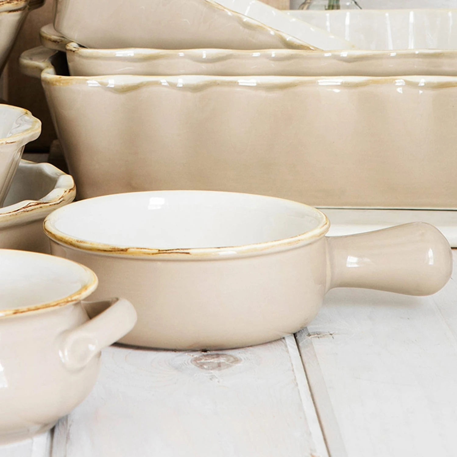 Italian Bakers Small Round Baker With Large Handle 4 Italian Bakers Small Round Baker With Large Handle - Image 4